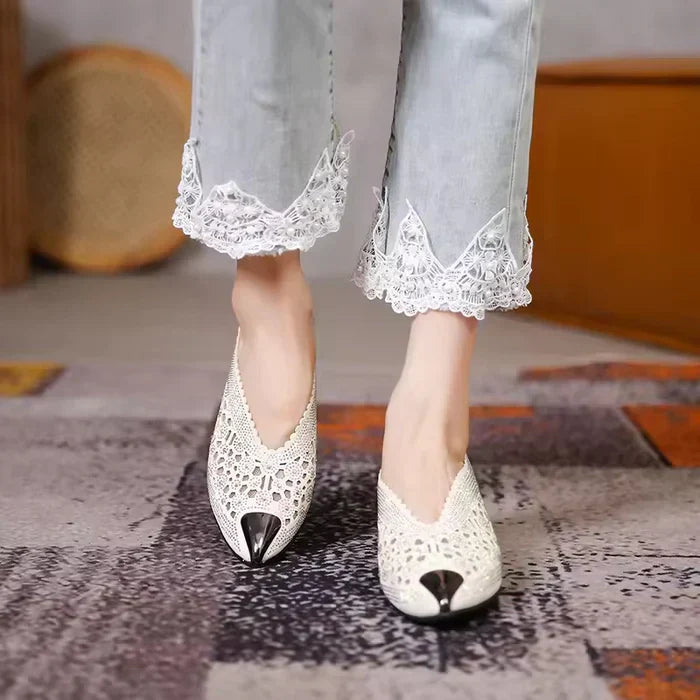 Jane ™ | Elegant Pointed Toe Flat Shoes with Crystal Detailing